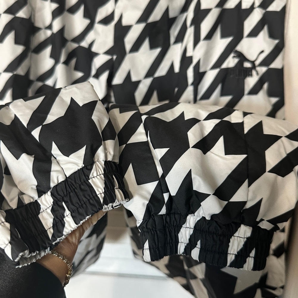 NEW PUMA Stylish Black and White Houndstooth Athletic Windbreaker Joggers - Picture 16 of 16